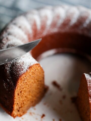 a round ginger cake
