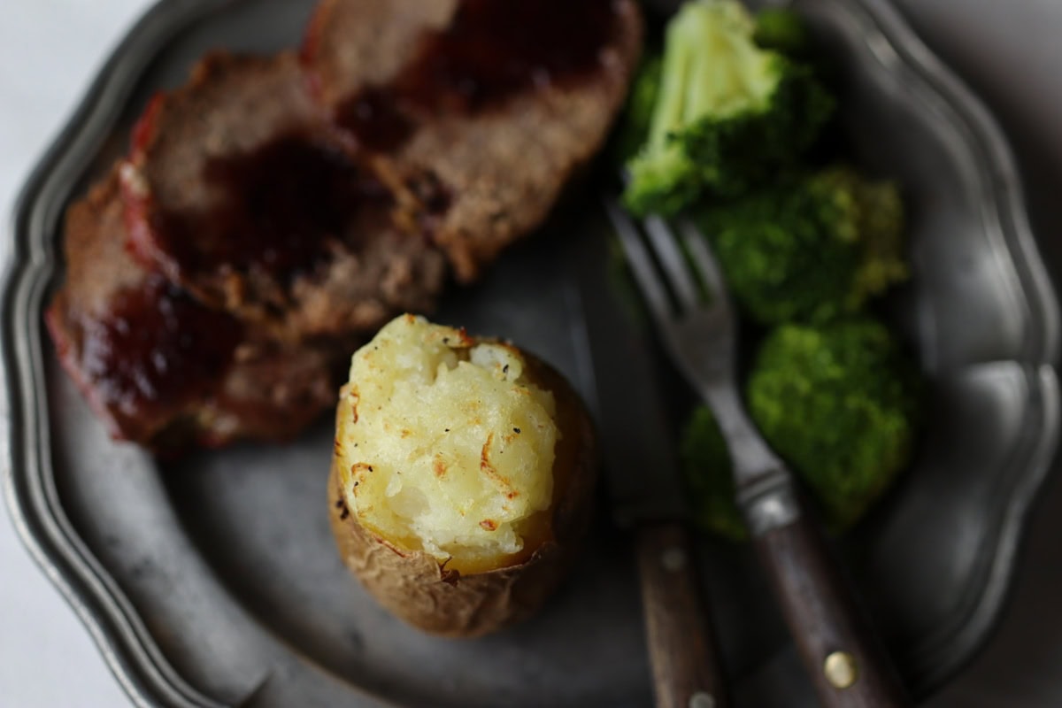 baked potato on a place
