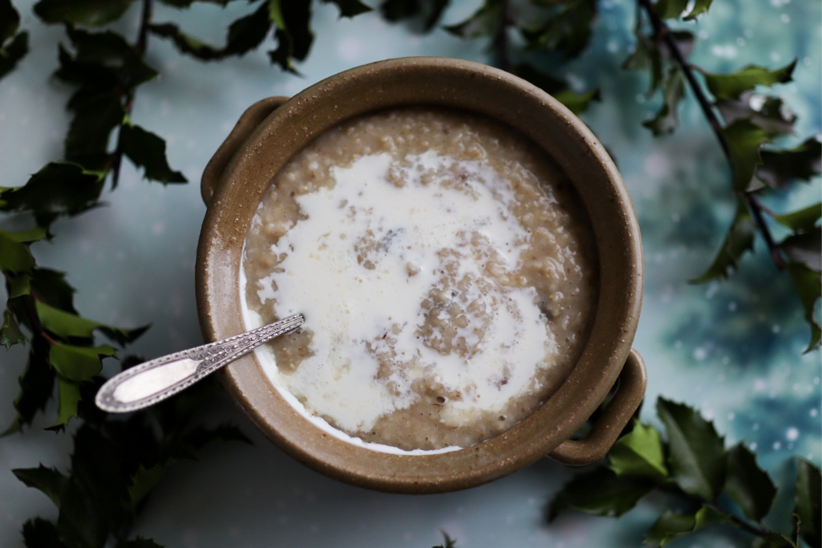 a bowl of old fashioned oatmeal