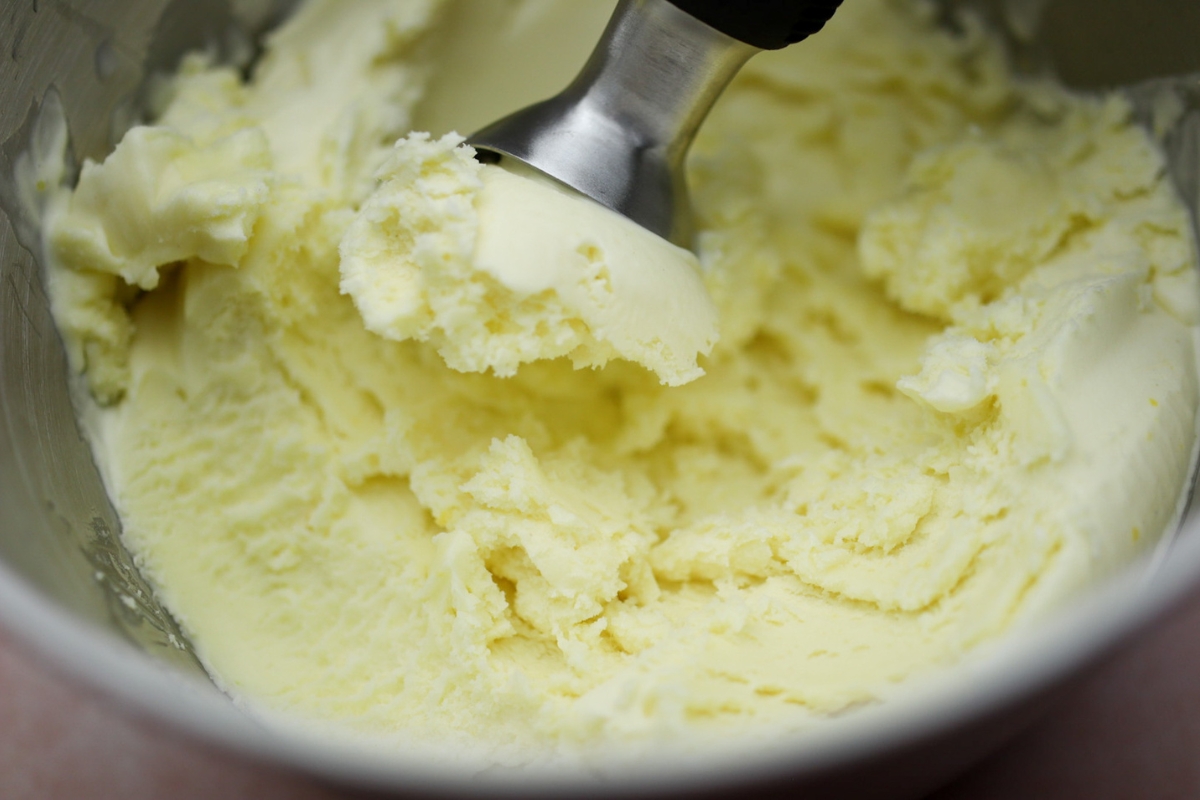 a scoop of 1800s vanilla ice cream
