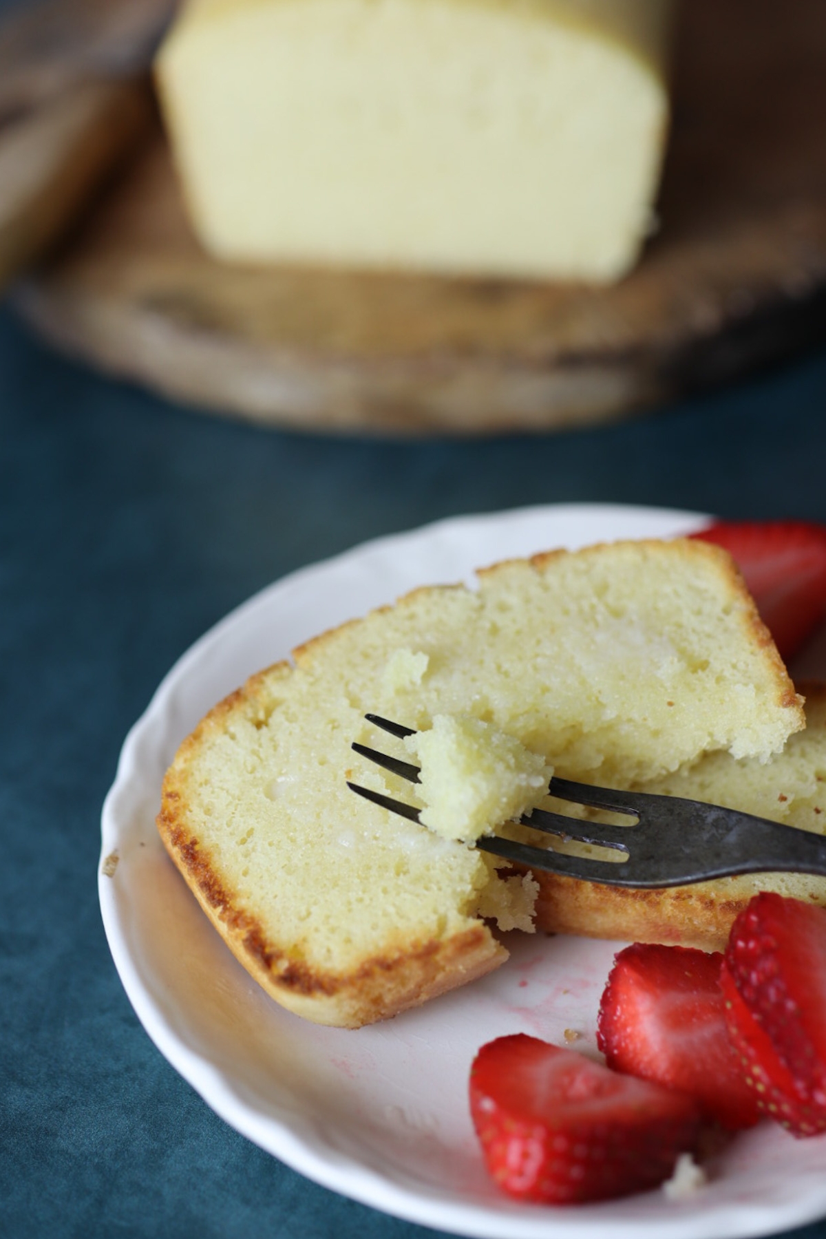 an 1800s Sally Lunn cake